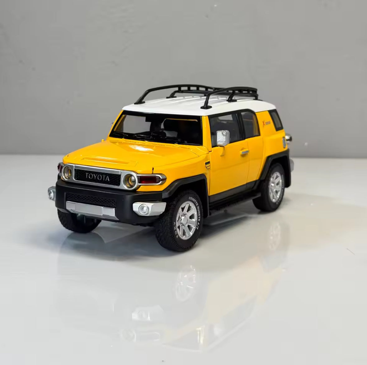 1:24 Scale FJ Cruiser Off Road SUV Alloy Diecast Model Car Hobby Collection Celebrate Birthday Gift For Boyfriend Sound & Light